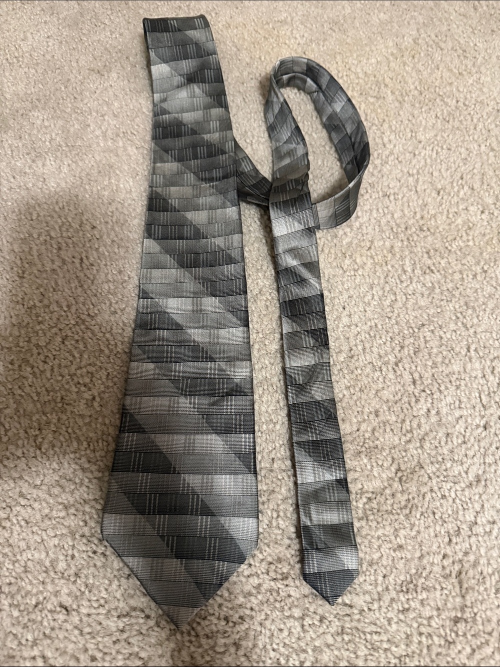 Men's Gray Diagonal Pattern Tie - Modern Office Style